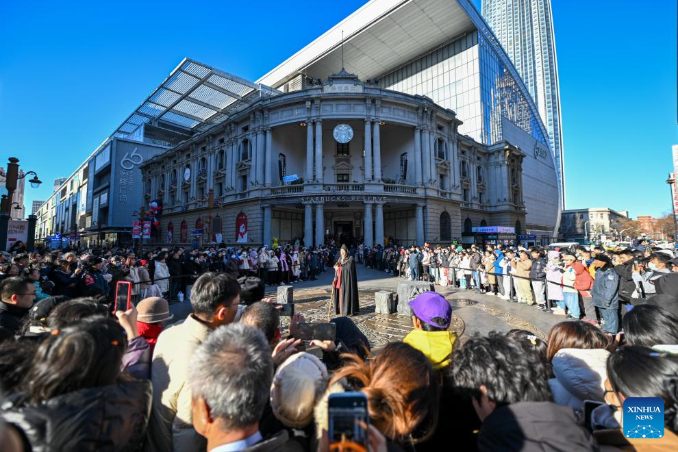 241221天津金街大铜钱广场 天津人民艺术剧院Xinhua.jpg