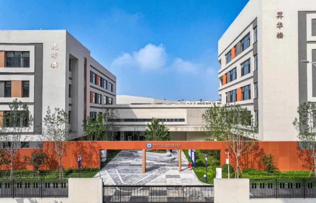 华东师范大学附属学校天津泰达学校_副本.jpg
