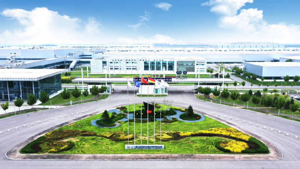 2.一汽-大众两款全新新能源车型在泰达落地.jpg