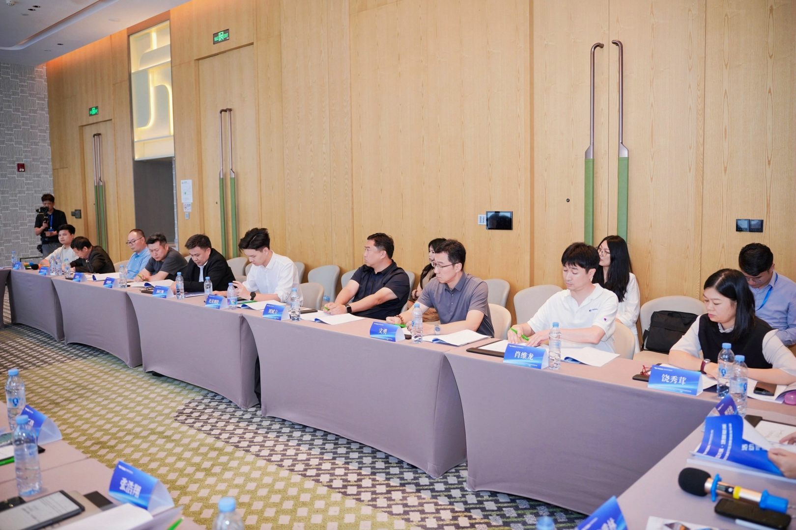 恳谈会企业交流.jpg